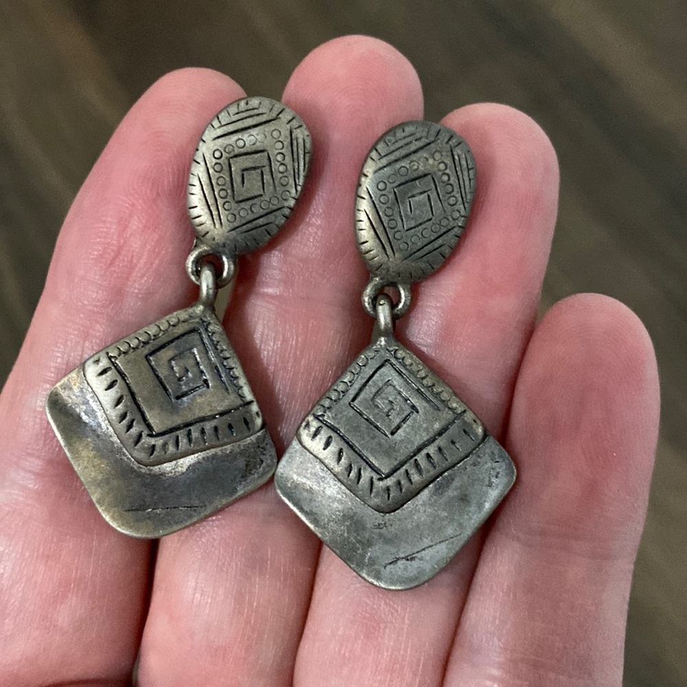 VINTAGE 80’s TEXTURED METAL CLIP ON DANGLE EARRINGS